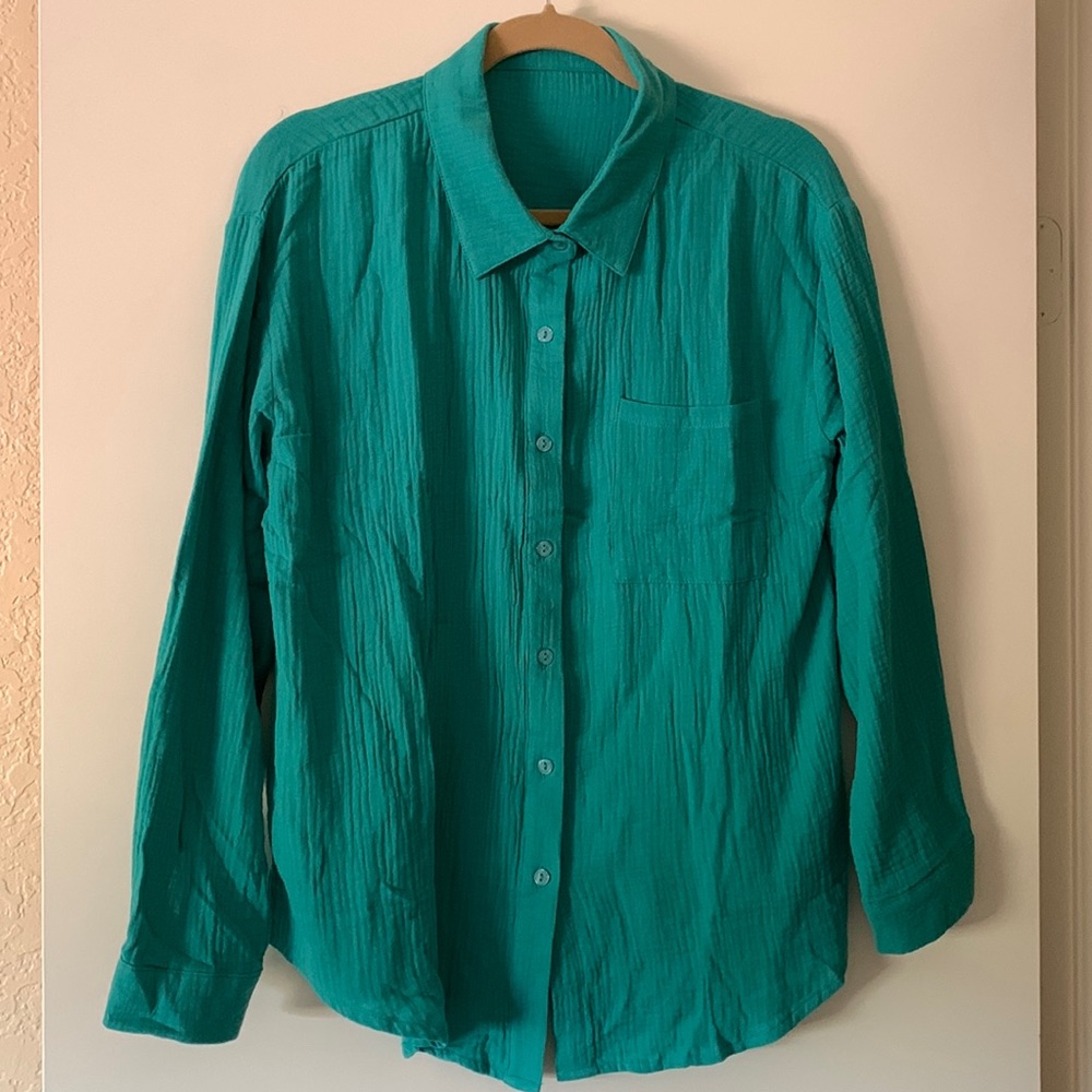 Hello Pink Textured Button Down Shirt with Pocket. Green/M. Brand New. No Tags.